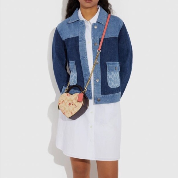 Coach Heart Crossbody In Signature
Canvas With Heart And Star Print nwt - Picture 3 of 7